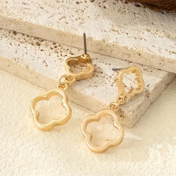 Four-leaf Clover Dangle Earrings - Picture 5 of 5